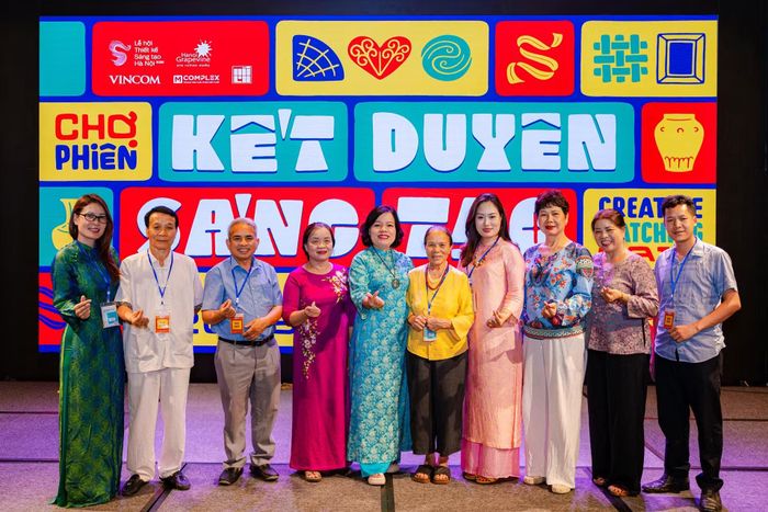 Chương trình "Chợ phiên Kết duyên sáng tạo 2026" thu hút sự tham gia đông đảo của các nghệ nhân làng nghề truyền thống Hà Nội. Ảnh: BTC