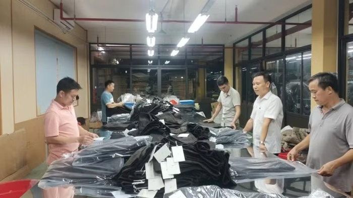 Sản xuất hàng dệt may xuất khẩu tại Trường đại học Công nghiệp và Thương mại Hà Nội.