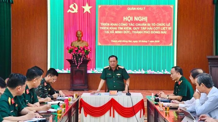 Thiếu tướng Trần Chí Tâm, Phó Chính ủy, Trưởng ban Chỉ đạo 515 Quân khu 7 chỉ đạo tại buổi làm việc với cơ quan chức năng thành phố Đồng Nai.