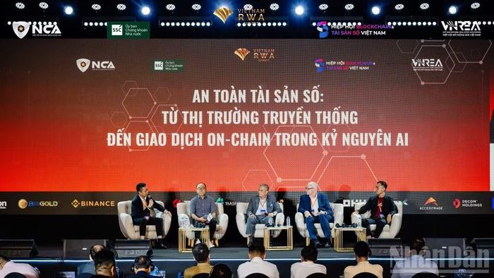 Các chuyên gia tại phiên thảo luận “An toàn tài sản số: Từ thị trường truyền thống đến giao dịch on-chain trong kỷ nguyên AI”. (Ảnh: HNV)