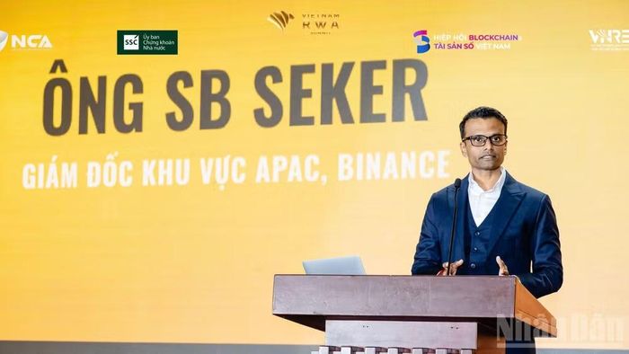 Ông SB Seker chỉ ra các điều kiện để xây dựng hệ sinh thái tài chính số tin cậy. (Ảnh: HNV)
