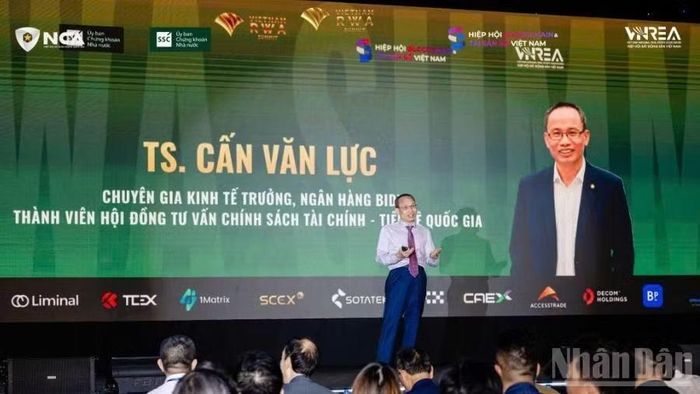 Tiến sĩ Cấn Văn Lực chia sẻ về quản trị rủi ro trên thị trường tài sản mã hóa. (Ảnh: HNV)