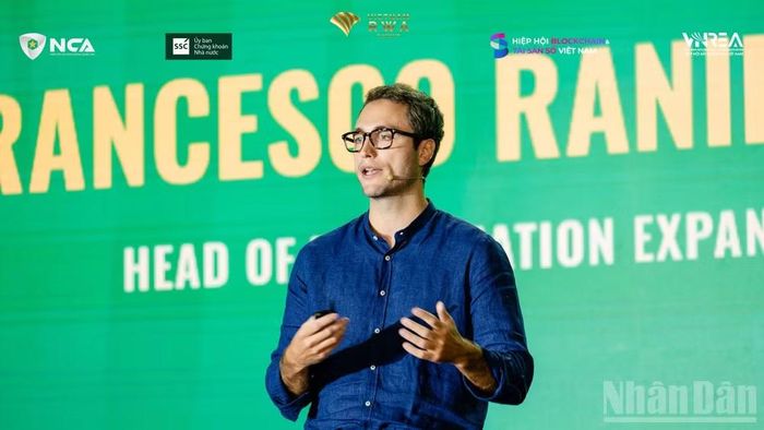 Ông Francesco Ranieri Fabracci đưa ra góc nhìn về hạ tầng phục vụ thị trường vốn được mã hóa. (Ảnh: HNV)