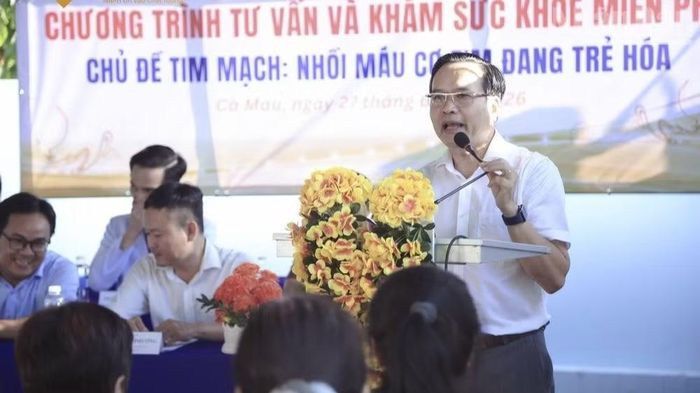 Thạc sĩ, bác sĩ Phạm Thanh Vũ phát biểu ý kiến tại Chương trình tư vấn sức khỏe, khám bệnh miễn phí cho nhân dân tại phường Bạc Liêu, coi đây là trách nhiệm, tình cảm với nhân dân, nhất là các hộ nghèo tại địa phương.