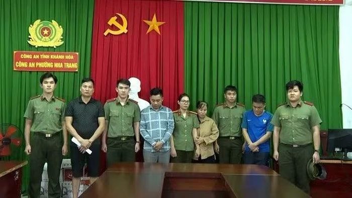 Công an tỉnh Khánh Hòa bắt giữ các đối tượng để điều tra hành vi lừa đảo tiền mã hóa. Ảnh: Công an tỉnh Khánh Hòa