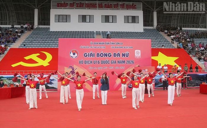 Văn nghệ chào mừng tại lễ khai mạc giải bóng đá nữ vô địch U16 quốc gia năm 2026.