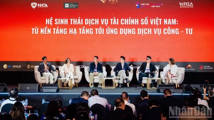 Đại diện các tổ chức công nghệ và tài chính tại phiên “Hệ sinh thái dịch vụ tài chính số Việt Nam: Từ nền tảng hạ tầng tới ứng dụng dịch vụ công-tư”. (Ảnh: HNV)