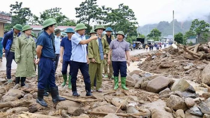Lãnh đạo Bộ Nông nghiệp và Môi trường cùng lãnh đạo tỉnh Lai Châu kiểm tra tình hình khắc phục hậu quả mưa lũ ở xã Mường Than.
