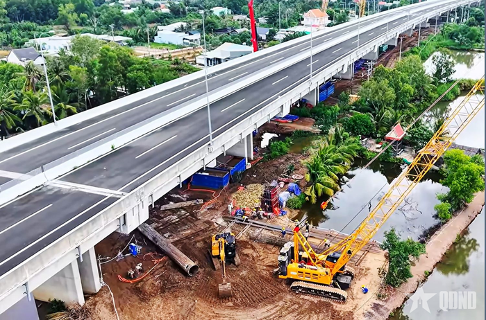 Cao tốc Bến Lức - Long Thành đang hoàn thiện những công đoạn cuối chuẩn bị thông tuyến.