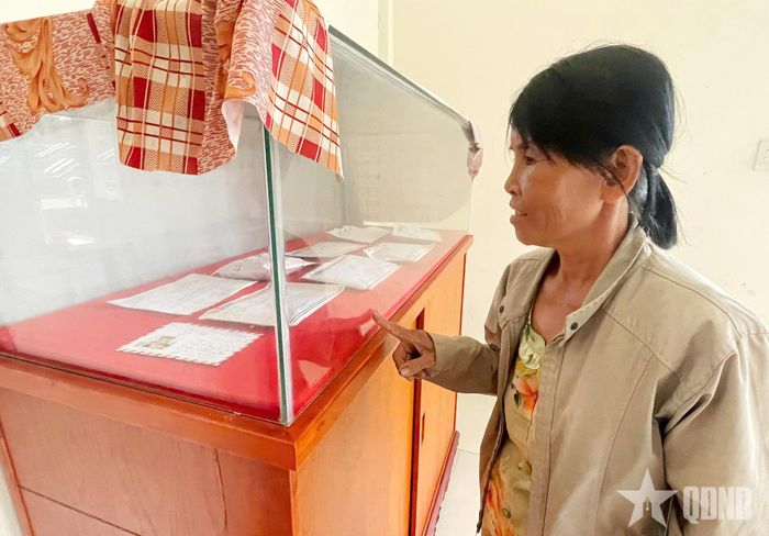 Bà Hiệp còn lưu giữ những lá thư và mẫu sinh phẩm hài cốt liệt sĩ không còn đủ điều kiện giám định ADN.