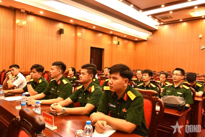 Đoàn sĩ quan trẻ QĐND Việt Nam tham gia tập huấn chuẩn bị tham gia các hoạt động giao lưu diễn ra từ ngày 20 đến 26-7 tại Campuchia.