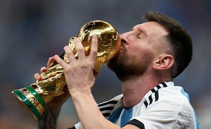 Cúp vàng World Cup đầu tiên trong sự nghiệp của Messi. Ảnh: The Nation