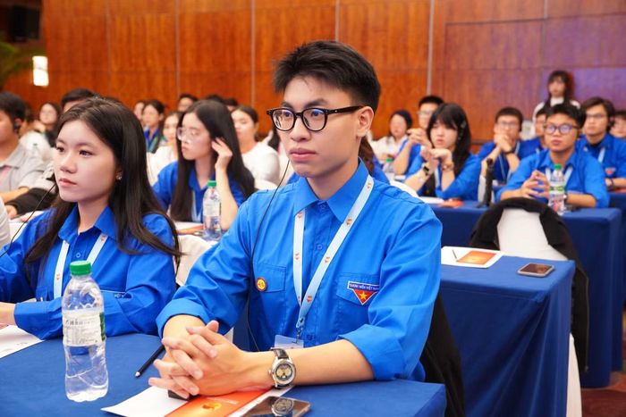 Minh Đức tham gia chương trình "Hành trình Đỏ nghiên cứu, học tập năm 2026".