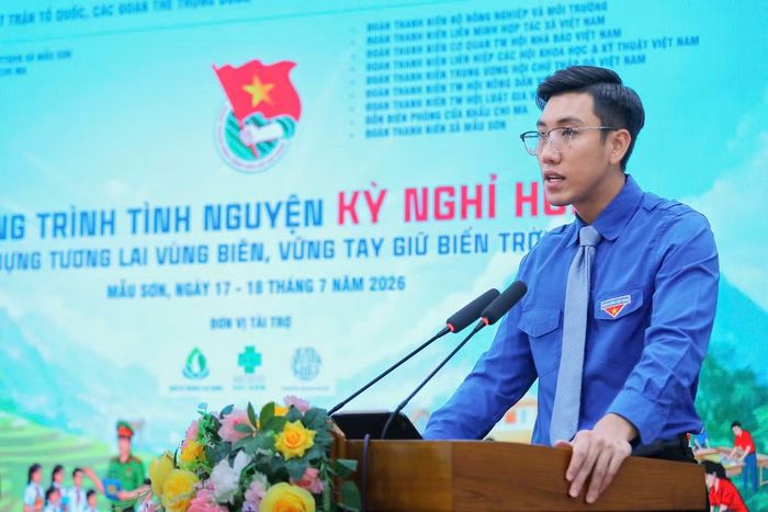 Anh Phan Huy Thành - Phó Bí thư Đoàn Mặt trận Tổ quốc, các đoàn thể T.Ư phát biểu tại chương trình.