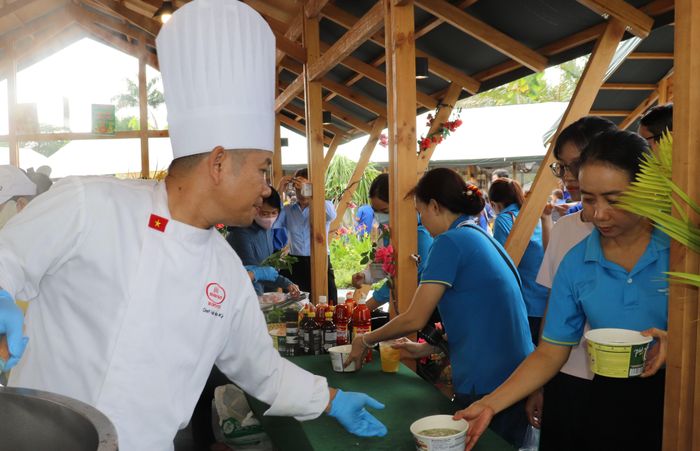 Thưởng thức phở miễn phí tại ngày hội