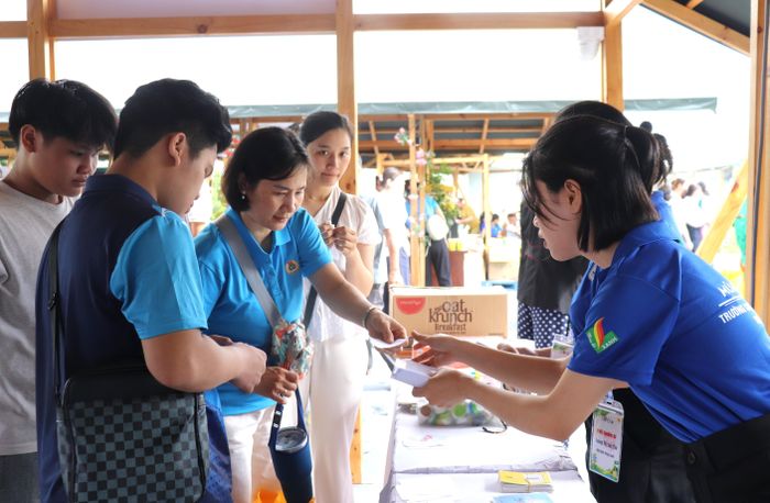Các gian hàng trò chơi tại ngày hội