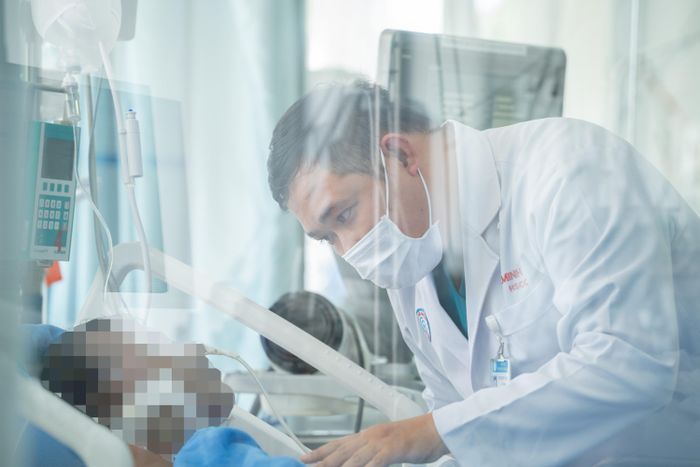  Bệnh nhân trong vụ lật ca nô đã tỉnh và tiếp xúc với bác sĩ khoa ICU. 