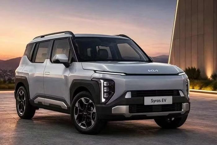 Tại thị trường Ấn Độ, Kia Syros EV chưa công bố giá bán. Xe được phân phối với 7 phiên bản cùng các lựa chọn màu sắc như trắng Glacier White, xanh dương Frost Blue, xám Gravity Grey, xanh Pewter Olive, đỏ Magma Red, bạc nhám Ivory Silver Matte, bạc bóng Ivory Silver, đen Aurora Black hay xám nhám Xclusive Matte Graphite phối đen Aurora Black.