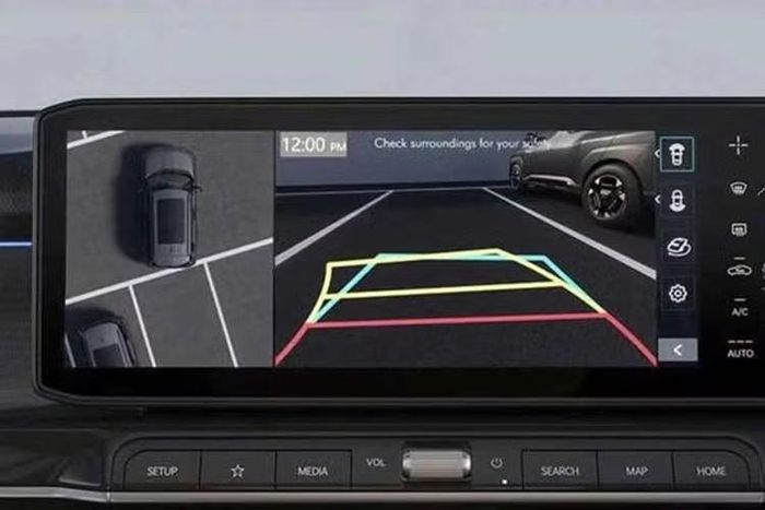 Hệ thống Virtual Engine Sound System (VESS) phát ra âm thanh bên ngoài nhằm tăng khả năng nhận biết cho người đi bộ khi xe di chuyển ở tốc độ thấp. Cần số điện tử Shift-by-Wire đặt trên cột lái sẽ thay thế cơ cấu chuyển số cơ khí truyền thống.