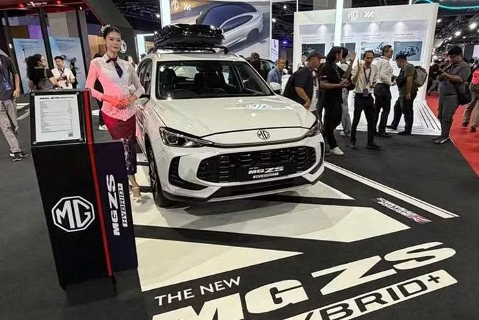 Theo kế hoạch, MG sẽ sớm bắt đầu bàn giao những chiếc ZS Hybrid+ đầu tiên tới khách hàng Indonesia, qua đó đánh giá phản hồi của thị trường đối với mẫu SUV hybrid sử dụng hộp số DHT 3 cấp mới. Dự đoán, mẫu xe này sẽ sớm chính thức được mở bán tại Việt Nam trong thời gian tới.
