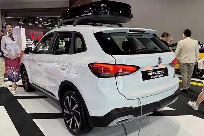 Về trang bị an toàn, MG ZS Hybrid+ sở hữu gói công nghệ hỗ trợ lái nâng cao (ADAS) với 15 tính năng cùng 7 túi khí. Mẫu xe cũng đạt chứng nhận an toàn 5 sao của Chương trình đánh giá xe mới Australasia (ANCAP), một trong những tổ chức đánh giá an toàn xe hơi được nhiều hãng tham chiếu.