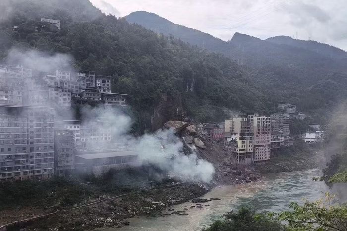 Vụ sạt lở đất xảy ra tại huyện Bành Thủy, thành phố Trùng Khánh, Trung Quốc, vào ngày 17/7/2026. Ảnh: Mimama/AP.