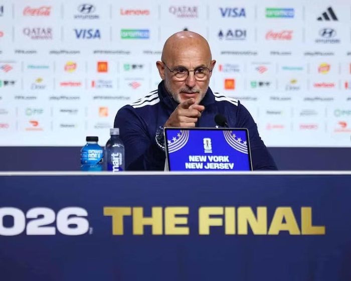 HLV Luis de la Fuente dành những lời khen ngợi cho Argentina trong buổi họp báo trước chung kết World Cup 2026. Ảnh: Shutterstock.