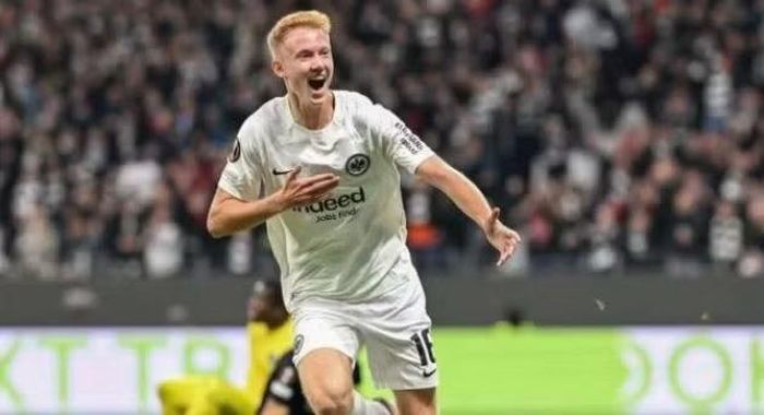 Newcastle United cũng quan tâm đến ngôi sao người Thụy Điển và không ngại cạnh tranh với MU ở thương vụ này.
