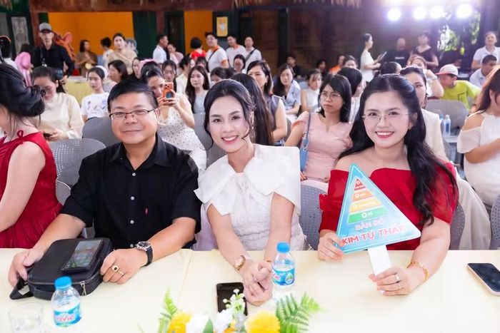 Tọa đàm thu hút sự quan tâm của các chuyên gia, nhà giáo, phụ huynh.