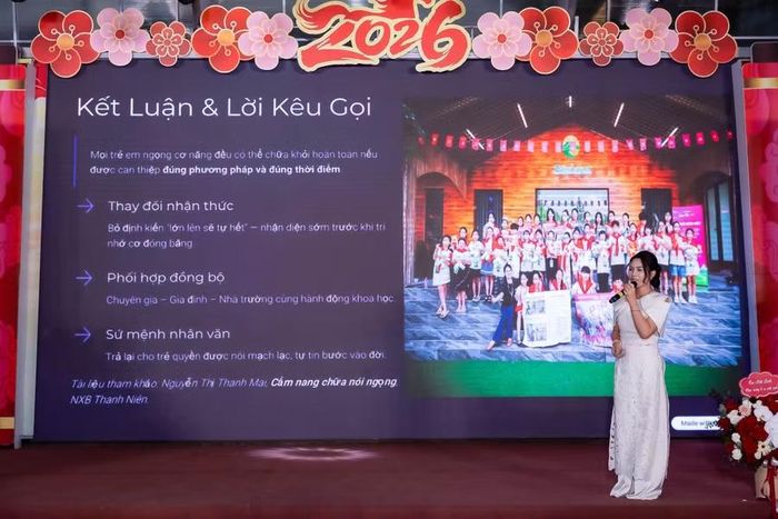 Diễn giả Nguyễn Cao Huyền Thương chia sẻ tham luận tại tọa đàm.