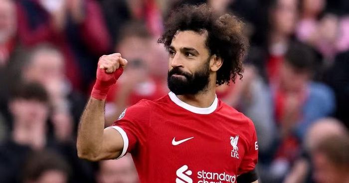 Thế nhưng, sau đó anh chấp nhận hạ mức lương để có thể gia nhập Besiktas. Luật sư của cầu thủ 34 tuổi cũng có mặt tại Istanbul để làm thủ tục chuyển nhượng".