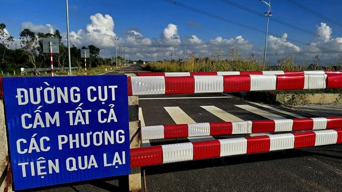 Điểm chung của hầu hết các công trình là phần cầu đã hoàn thành hoặc đạt khối lượng lớn, nhưng đường dẫn vẫn "đứng bánh"
