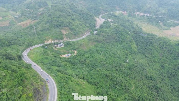 Trong nhiều năm, dốc Cun được xác định là điểm tiềm ẩn mất an toàn giao thông trên cung đường quốc lộ 6. Dốc Cun cùng đèo Thung Khe là hai địa danh nổi tiếng bởi sự hiểm trở, đòi hỏi người điều khiển phương tiện phải có kinh nghiệm và luôn tập trung cao độ.