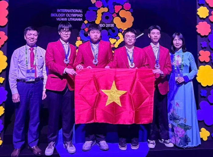 Đội tuyển Việt Nam tham dự Olympic Sinh học 2026 năm nay và các thầy cô.