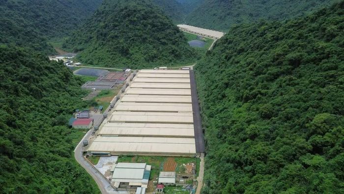 Trại lợn nằm sâu trong thung lũng ở xã Thạch Quảng.