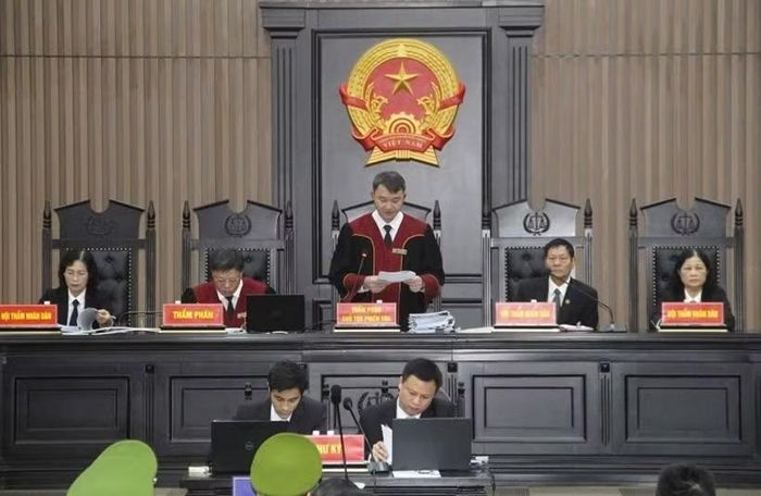 Thẩm phán TAND TP Hà Nội tuyên một bản án về tội phạm kinh tế. Ảnh minh họa.