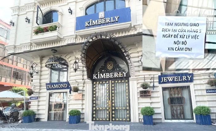 Sáng 19/7, tiệm bán kim cương Kimberly Diamond tại số 53-55-57 đường Ung Văn Khiêm, phường Cái Khế, TP. Cần Thơ trong trạng thái cửa đóng.
