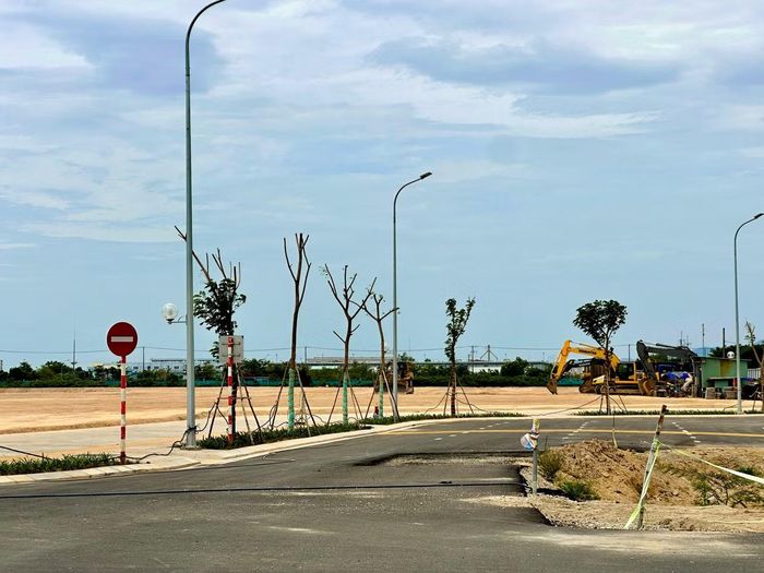 UBND phường Hòa Xuân được giao thường xuyên kiểm tra, giám sát việc sử dụng đất của doanh nghiệp, bảo đảm việc sử dụng đúng mục đích, đúng diện tích được thuê và triển khai xây dựng theo quy hoạch chi tiết đã được cơ quan có thẩm quyền phê duyệt.