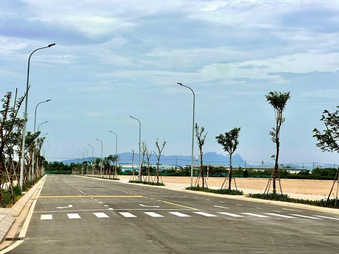 Hệ thống điện nước, cây xanh và các hạng mục hạ tầng thiết yếu đã được triển khai.