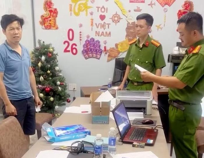 Cơ quan điều tra khám xét trụ sở của các đối tượng tại phường Hòa Khánh, Đà Nẵng