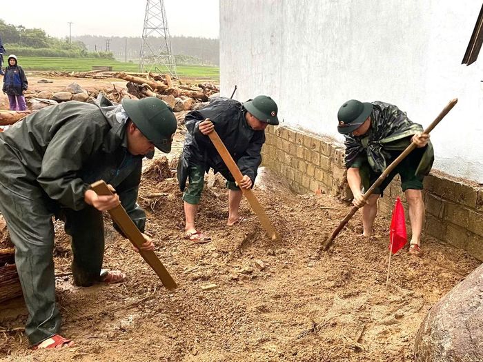Lực lượng Biên phòng tham gia tìm kiếm nạn nhân mất tích