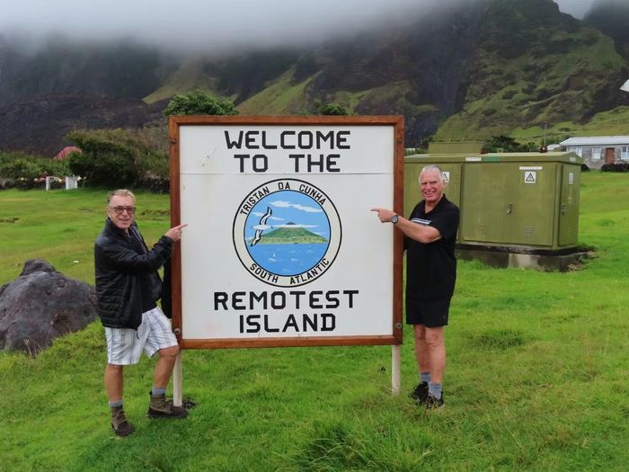 Nhiều cư dân trên đảo Tristan da Cunha là CĐV của đội tuyển Anh.
