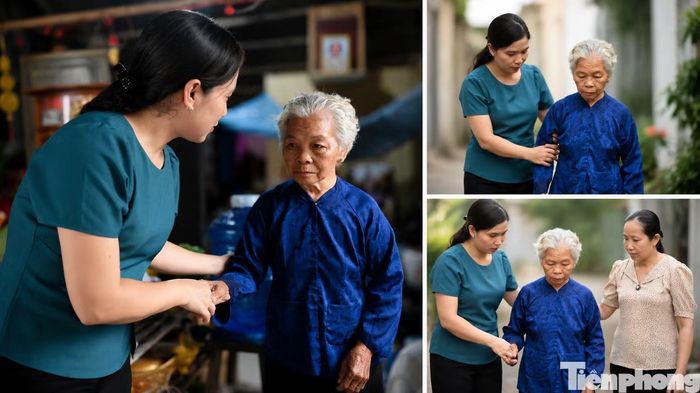 Cán bộ xã Mỹ Yên (tỉnh Tây Ninh) đến nhà thăm hỏi bà Nguyễn Thị Lệ. Ảnh: Nguyễn Tiến