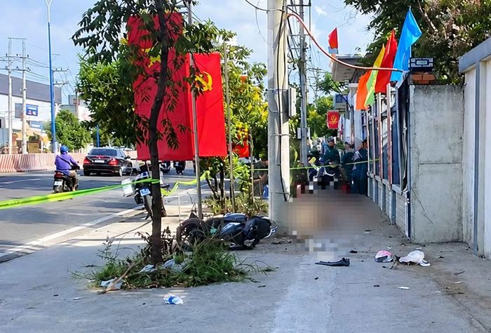 Hiện trường vụ tai nạn trên đường ĐT 743 khiến một người tử vong, hai người bị thương vào chiều 19/7. Ảnh: Bạn đọc cung cấp