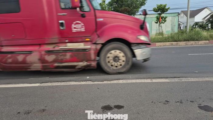 Tuyến đường nhiều đoạn có hiện tượng xuống cấp, mặt đường nổi lên những 'sống trâu' gây nguy hiểm đặc biệt đối với người điều khiển mô tô 2 bánh