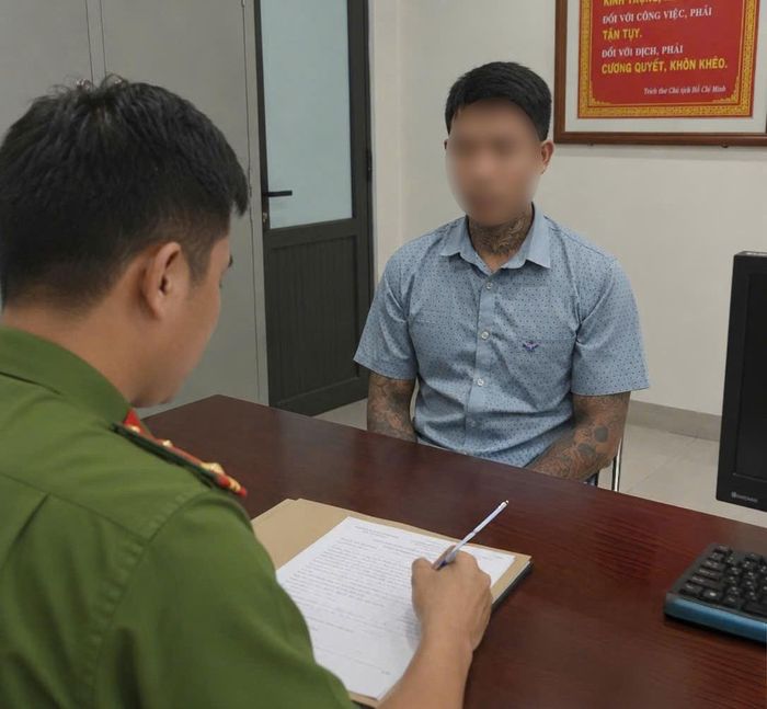 Đối tượng Nguyễn Sỹ Tuyên tại Cơ quan Công an.