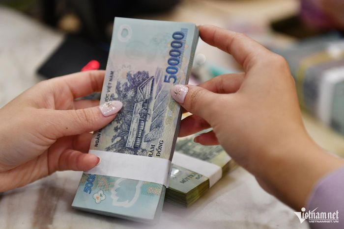 Từ kỳ tính thuế năm 2026, tiền lương làm đêm, làm thêm giờ và tiền lương trả cho những ngày không nghỉ phép được miễn thuế thu nhập cá nhân trong một số trường hợp. Ảnh: Nam Khánh