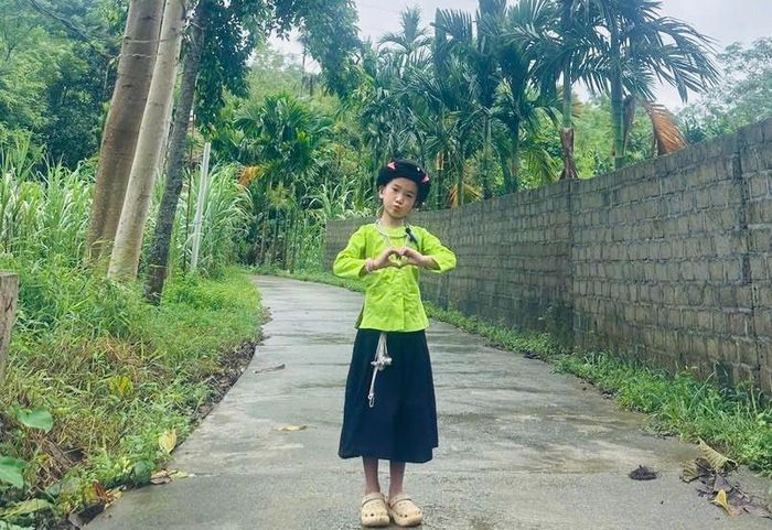 Ước mơ giản dị của cô bé Tuệ Nhi sẽ được đi thăm Lăng Bác vào một ngày gần nhất. Ảnh: NVCC