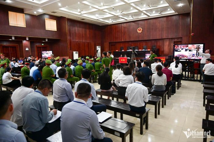 Phiên xét xử phúc thẩm vụ án Vạn Thịnh Phát. Ảnh: Nguyễn Huế