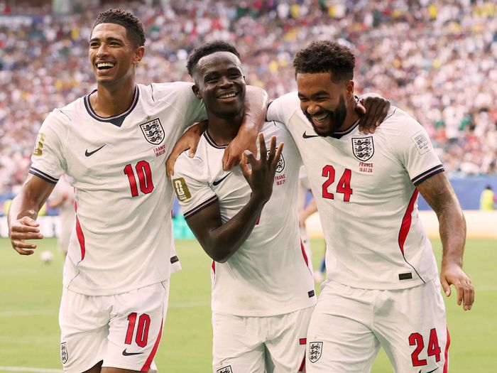 Saka ghi hat-trick. Ảnh: FA
